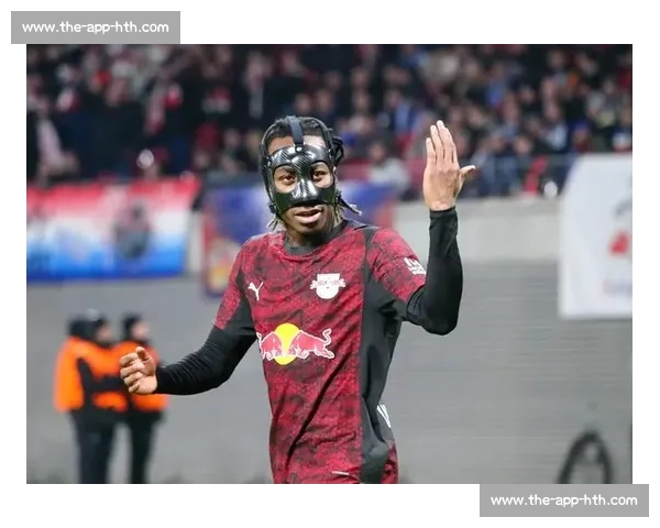 叉车工门将丢 10 球仍获拜仁点赞：业余门将的世俱杯坚守